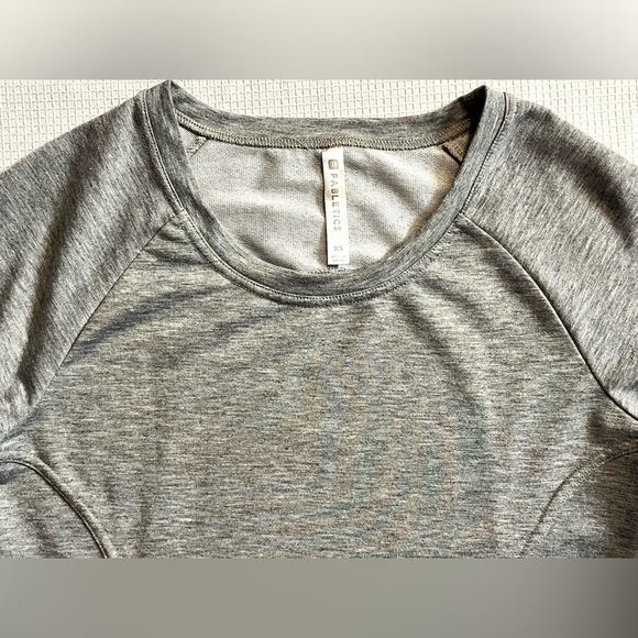 Fabletics Women’s Gray Pullover Long Sleeve Top w Front Pocket Size XS - Picture 4 of 11